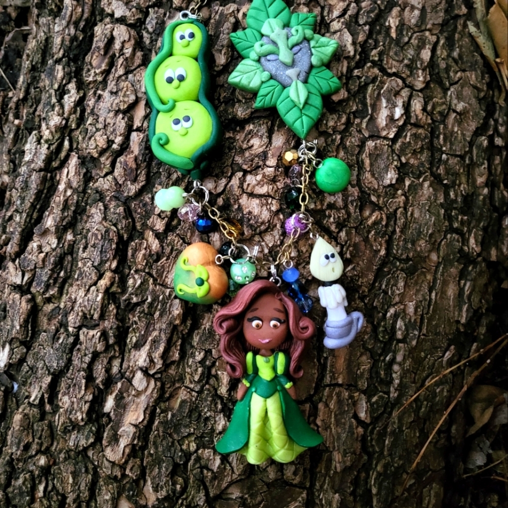 👑The Princess 💚 and The Pea 💚 Necklace 👑